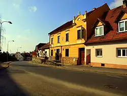 Pokratická ulice s restaurací U kapličky