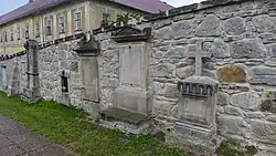 Police nad Metují Ohradní zeď hřbitova 1.JPG