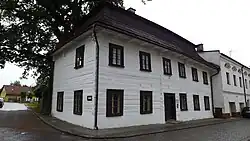 Police nad Metují základní škola.JPG