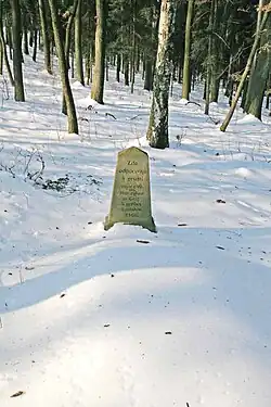 Jeden z mnoha válečných hrobů v okolí Aleje mrtvých