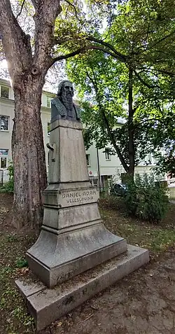 Pomník na jaře 2022