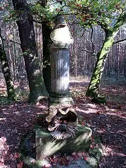 Pomník Helma, Loučeň (2017) 02.jpg