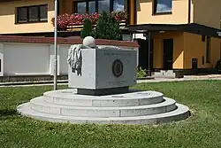 Pomník J. D. Larreyovi a lékařům