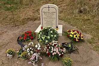 Pomník zaniklých obcí u hřbitova v Palohlavech