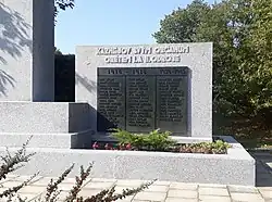 Detail památníku v Kaznějově[26][27]