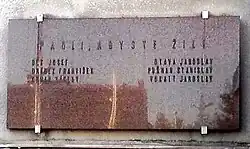 Pomník zaměstnancům pošty na čp. 915 (Hradec Králové).jpg