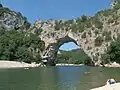 Skalní most Pont d'Arc, jižní Francie