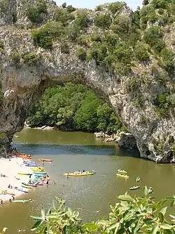 pohledy na Pont d'Arc
