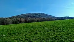 Popovičský vrch od západu.