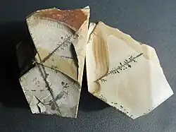 Porcelanit z lomu Bučník u Komně (Zlínský kraj)