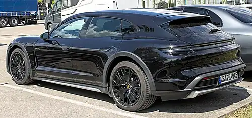 Porsche Taycan 4 Cross Turismo.