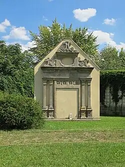 Portál zbořeného kostela sv. Václava v Mostě. Pochází z 1. poloviny 17. století, umístěn u kostela Nanebevzetí Panny Marie v Mostě.