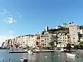 Portovenere, věž, nahoře hrad