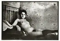 Portret van een liggend vrouwelijk naakt