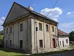 Potštát - správní budova zámeckého dvora čp. 169 (1).jpg