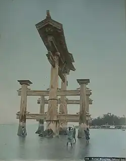 Tradiční japonská brána torii, Svatyně Icukušima
