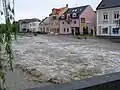 Rozvodněná Rožnovská Bečva během povodní v květnu 2010