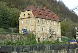 Povrly-Roztoky-bývalá fara.jpg