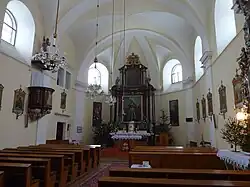 interiér farního kostela