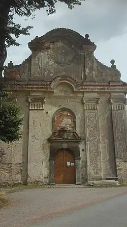 Průčelí kostela