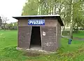 přístřešek v železniční zastávce Pražák