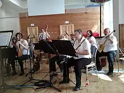 Pražští tamburaši v roce 2000