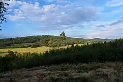 Prachovský hřeben z vrchu Houser, vzadu Kumburk