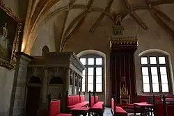 Stará sněmovna ve Starém královském paláci na Pražském hradě, původní sídlo českého sněmu. Později sněm zasedal v Thunovském paláci.