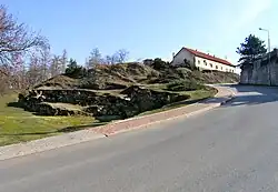 Štychova ulice ve stoupání mezi dolní a horní částí Křeslic