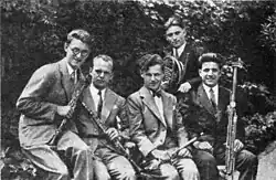 Pražské dechové kvinteto, asi 1931 (zleva doprava: Václav Smetáček – hoboj, Vladimír Říha – klarinet, Rudolf Hertl – flétna, Otakar Procházka – lesní roh, Karel Bidlo – fagot)