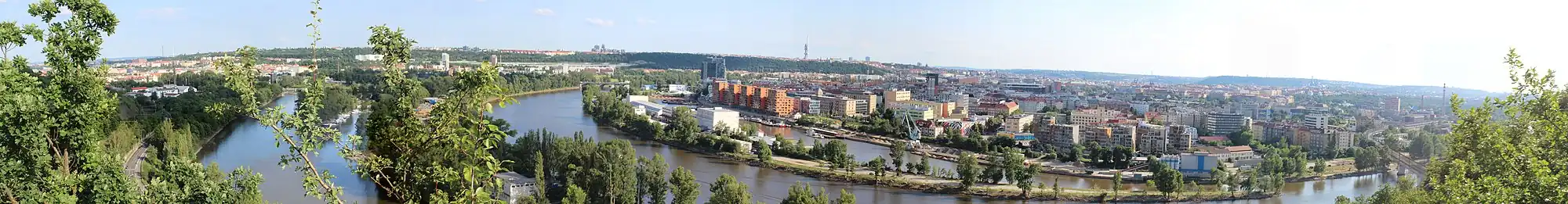 Výhled na Prahu z horní hrany Bílé skály