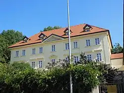 Budova velvyslanectví v roce 2013