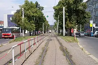 Trubkové zábradlí na tramvajové trati