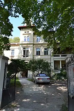 Praha, Dejvice, V Podbabě 20 vila čp. 2523.JPG