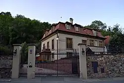 vila na místě bývalé usedlosti