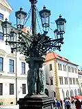 Litinový kandelábr v Praze na Hradčanech.