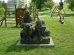 Praha, Kbely, socha Rozum a Cit.JPG