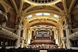 Smetanova síň Obecního domu v Praze, místo tradičního zahájení festivalu