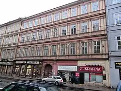 Obchody s vyřezávanými výlohami