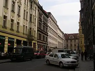 Jižní část Valentinské ulice v místě křížení s Kaprovou