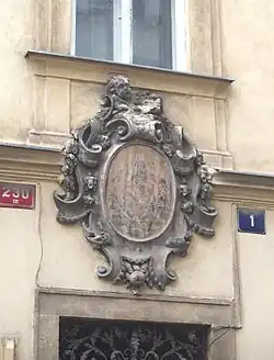 Kartuše na pražském domě U bílého jablka, Úvoz 230/1, Praha 1, Malá Strana