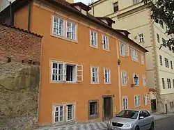 Praha, dům U Zeleného hroznu (Hradčany).jpg