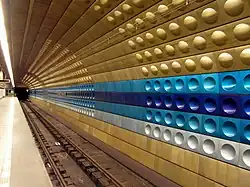 Nástupiště ve stanici