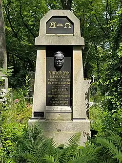 Hrob Viktora Dyka, Olšanské hřbitovy.