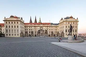 Hradčanské náměstí s Pražským hradem