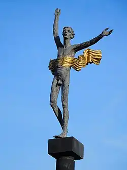 Socha Vítěz před telefonní ústřednou v Praze-Dejvicích