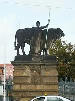 Socha ženy s býkem z brány jatek, Holešovická tržnice