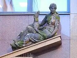 Socha Diany na budově první české vzájemné pojišťovny ve Spálené ul. v Praze