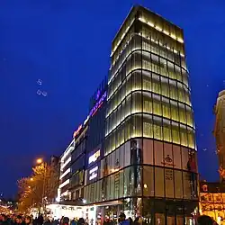 Večerní Palác Euro na Můstku (Václavské náměstí)