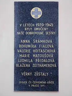 Pamětní deska věnovaná dobrovolným sestrám se jménem jeho sestry Blaženy, Štefánikova ul. v Praze 5